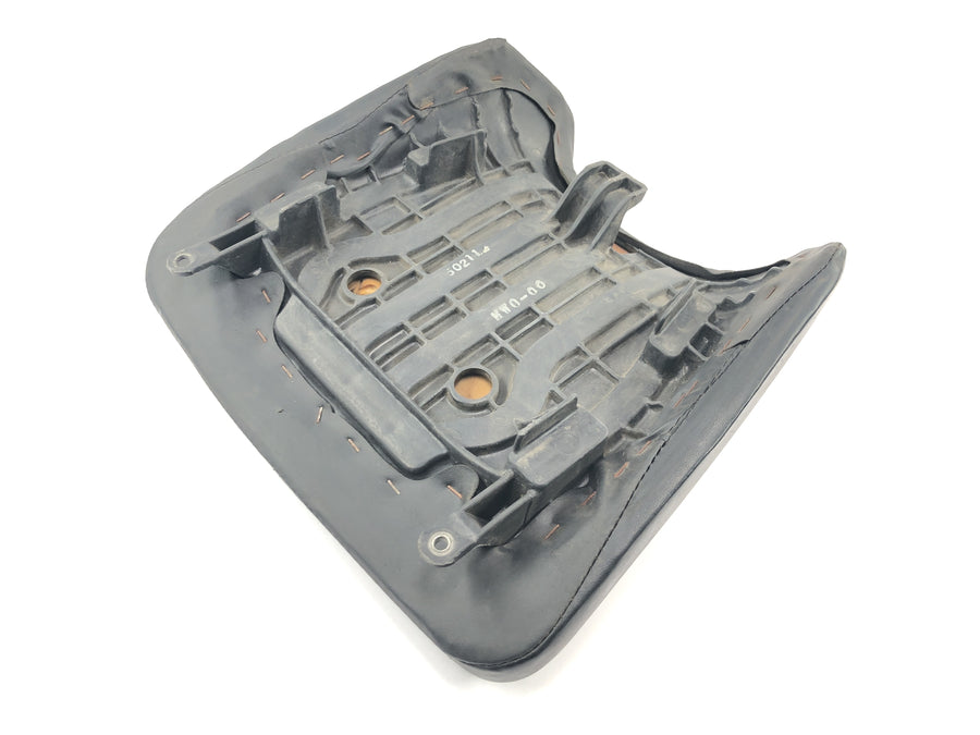 Honda CBR 900 RR Fireblade SC33 [2000] - Driver's seat bench seat cushion at the front