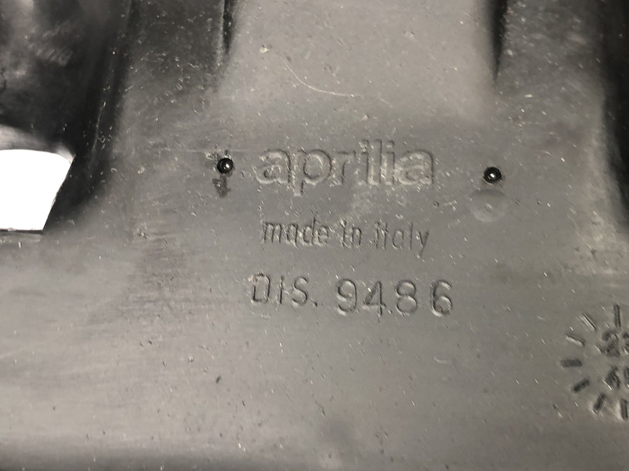 Aprilia RS 125 Extrema [1994] - Sous-structure arrière, panneau intérieur, support de plaque d'immatriculation arrière raccourci