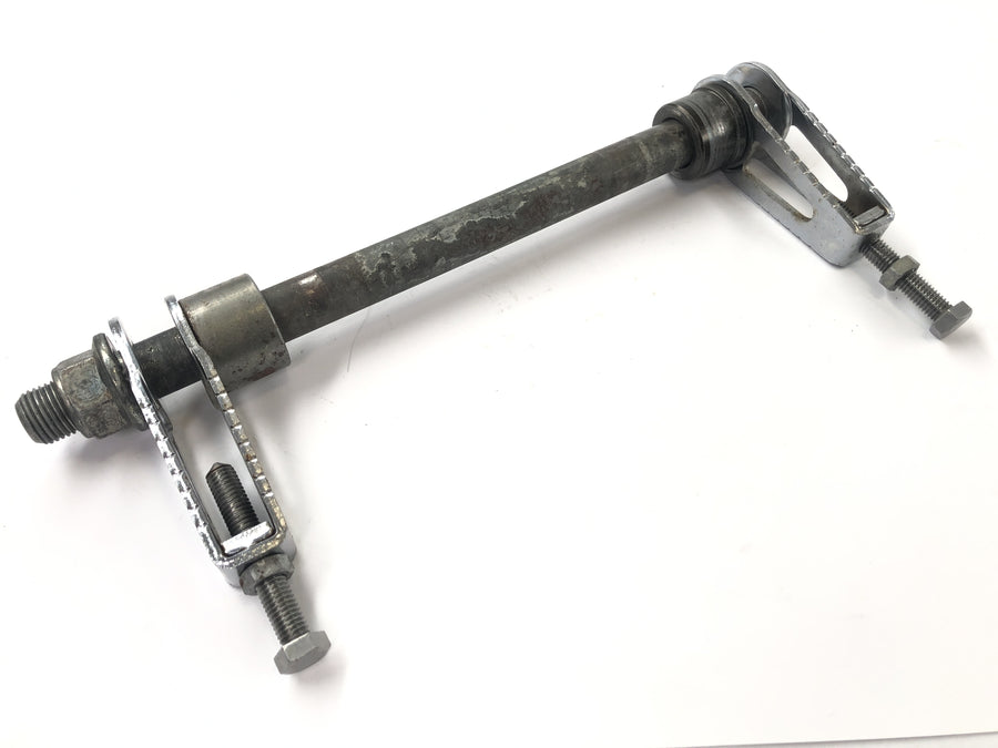 Honda XBR 500 PC15 [1989] - rear axle with chain tensioner