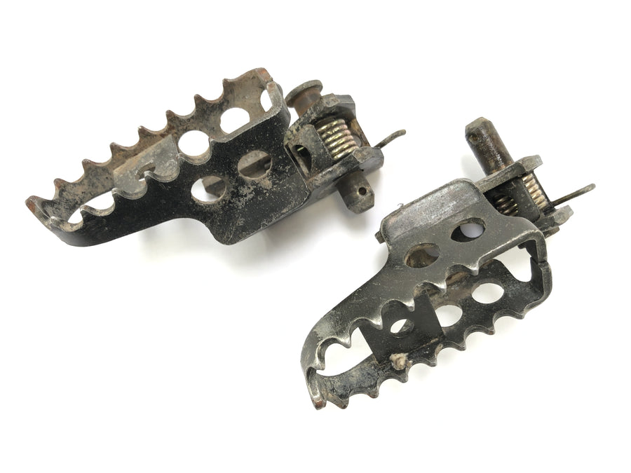 Yamaha DT 125 DE06 [2005] - Rider footrests left and right