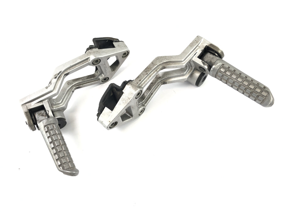 Kawasaki ZX -10 ZXT00B [1990] - footrest facility socius footrests on the left and right