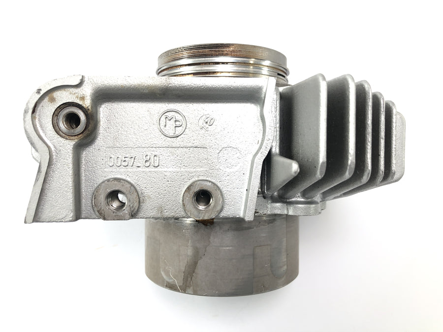 Ducati Monster M600 [1995] - cilindro kit cilindri con pistoni che giacciono nella parte anteriore
