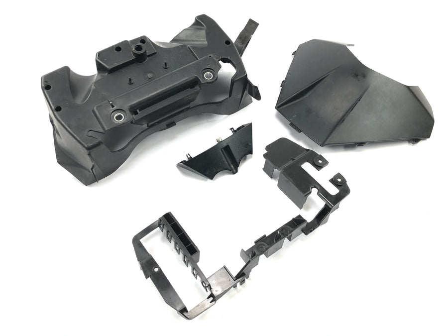 KTM RC 125 [2016] - Vano batteria sottotelaio portabatteria con carenatura del serbatoio anteriore