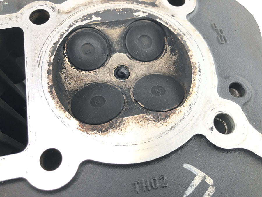Triumph Bonneville T100 986MF [2012] - Controllo della valvola della testata della valvola della testata