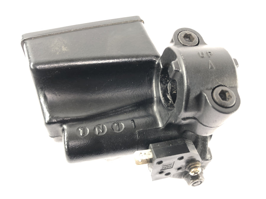 Kawasaki ZRX 1200 S ZRT20A [2002] - Brake pump brake fitting handbrake pump
