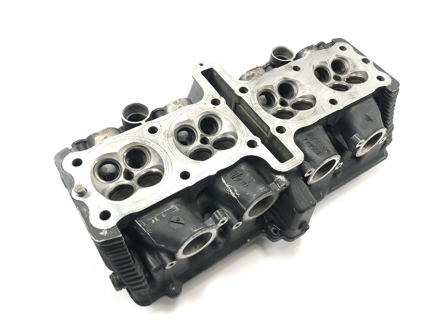 Suzuki GSX R 1100 GU74C [1987] - Cylinder head valve head cylinder head housing