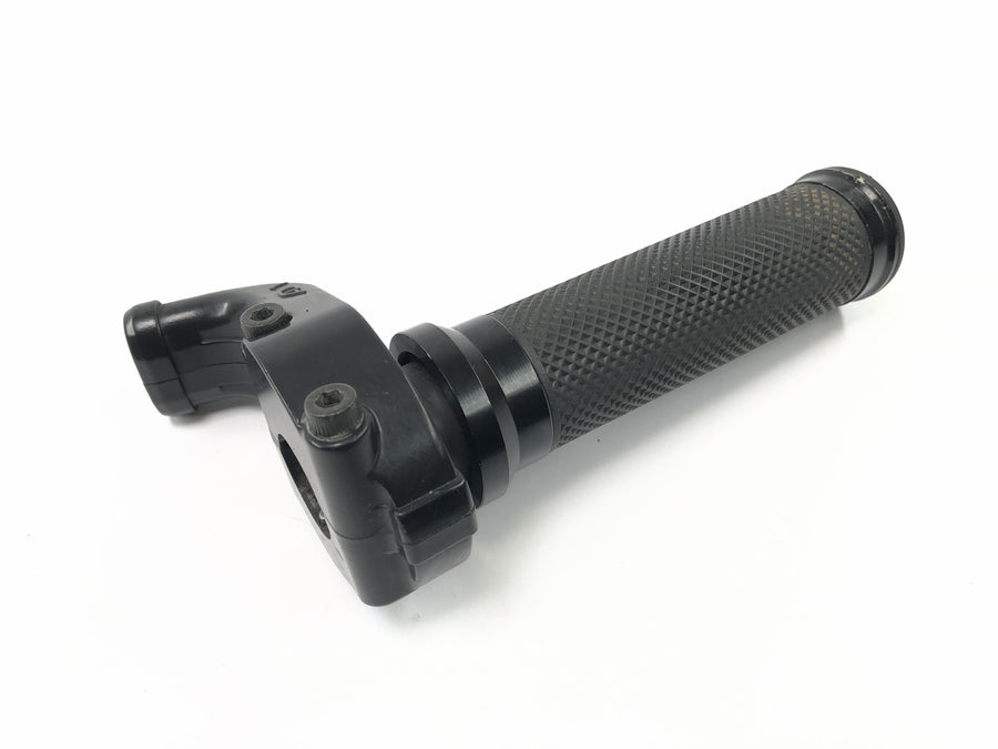 Yamaha YZF R1 RN09 [2003] - Gas grip rotary handle on the right