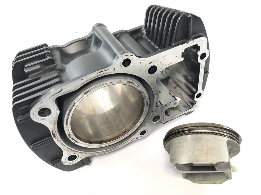 Suzuki VZ 1500 WVCU [2011] - Cylindre avec cylindre à piston à l'arrière