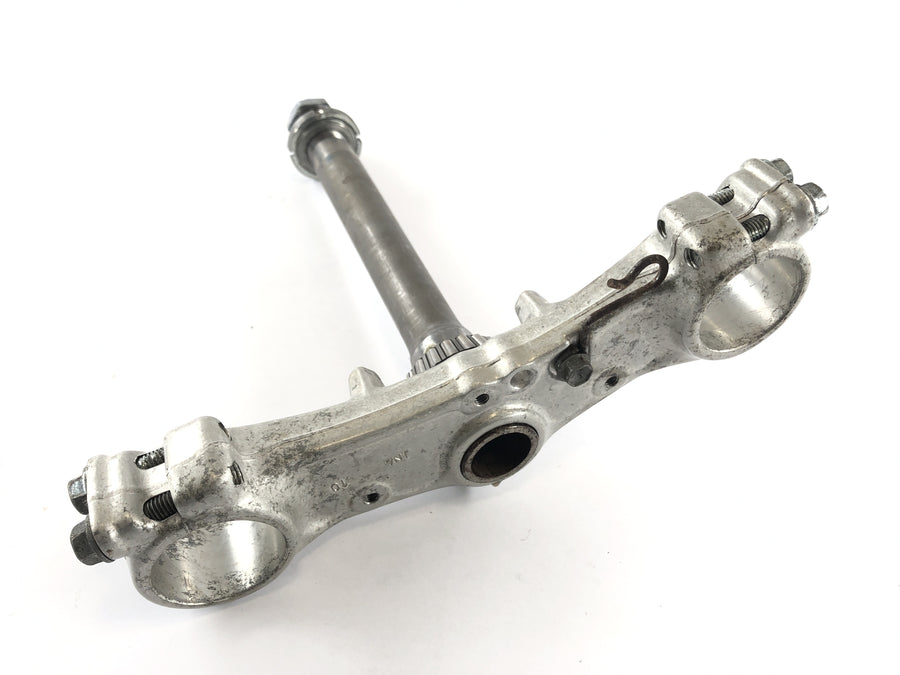 Suzuki Bandit 1200 GV75A [1998] - lower triple clamp