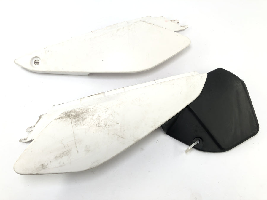 Yamaha DT 125 DE06 [2005] - Seitenverkleidung rechts und links
