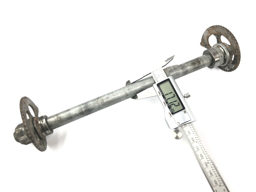 Honda XRV 750 Africa Twin RD04 [1990] - Rear axle with chain tensioners