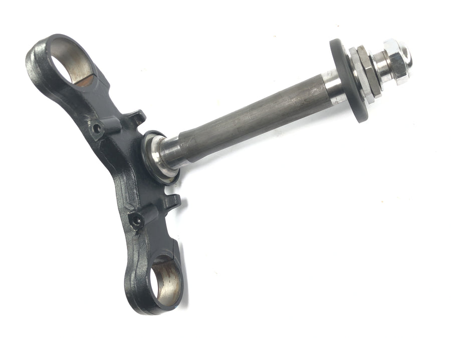 Triumph Bonneville T100 986MF [2012] - Lower fork bridge, steering head bridge fork clamp