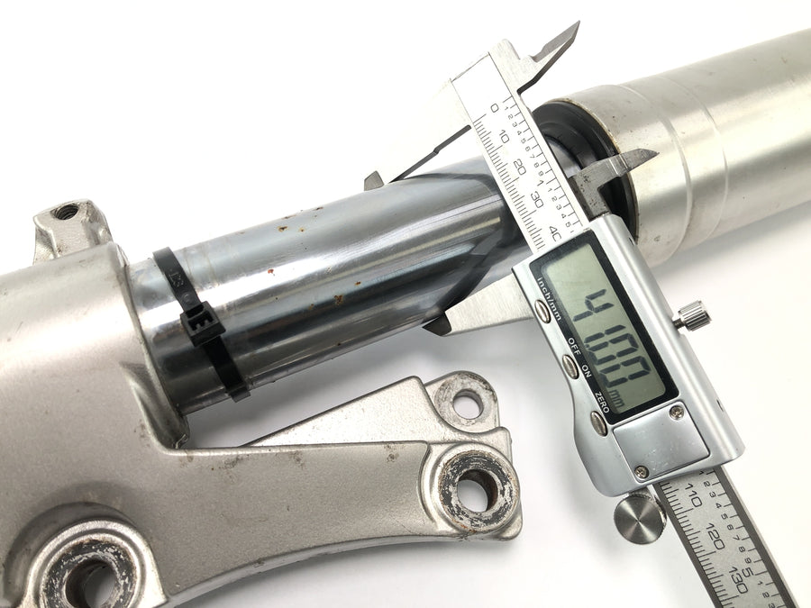Suzuki GSX-R 1100 W GU75 C [1994] - Fourche fourche suspendue fourche télescopique avec axe