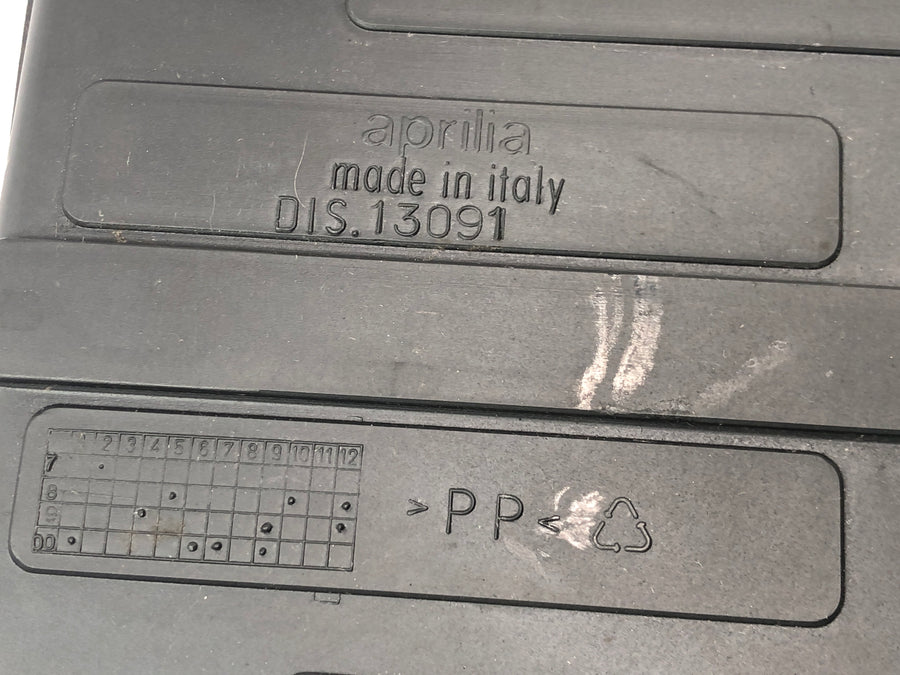 Aprilia RSV 1000 RP Mille [2001] - compartiment pour compartiment de rangement de l'unité de commande