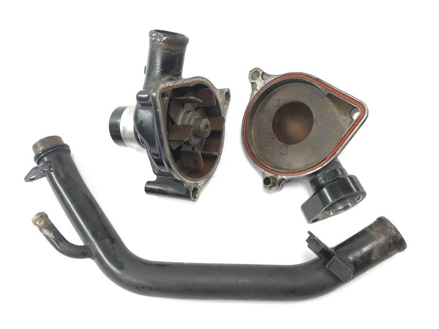 Triumph Daytona 900 T300 [1996] - Wasserpumpe Kühlmittelpumpe mit Rohrleitung