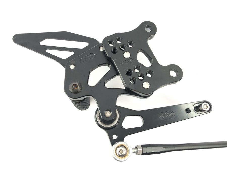 Aprilia RSV4 1000 [2010] - Sistema footrest impostato con pedale di commutazione e pedale del freno
