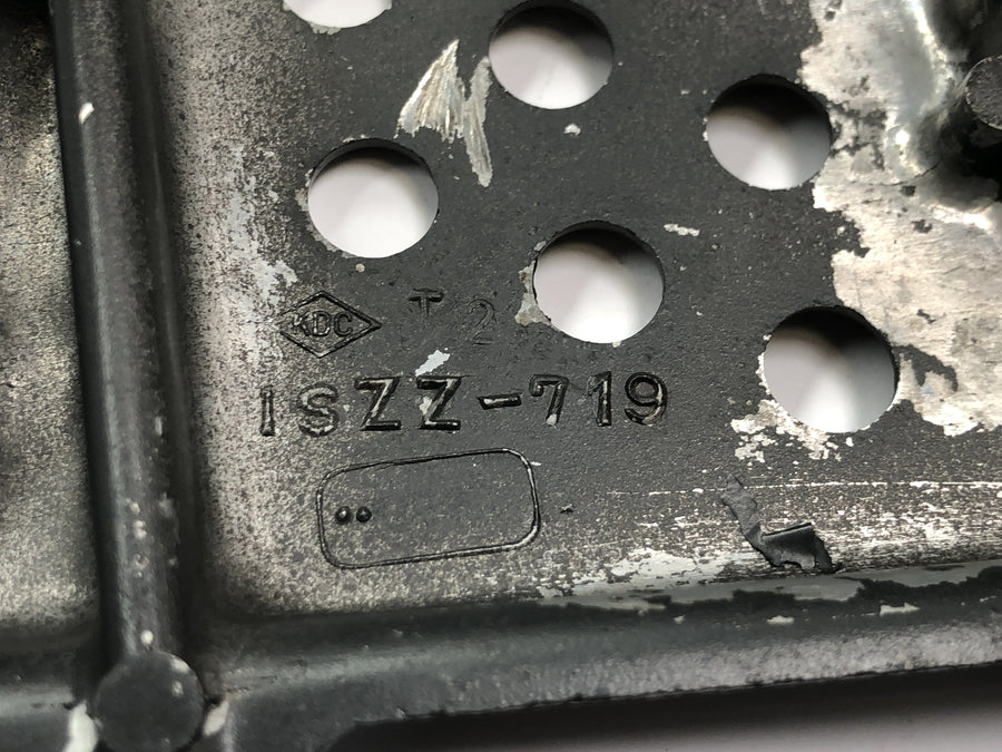 Suzuki GSX R 1100 GU74C [1987] - sprocket cover, engine cover, clutch holder