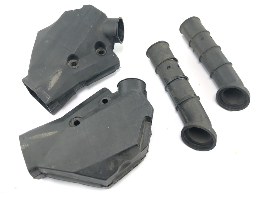 Triumph Daytona 900 T300D [1996] - Guida dell'aria dell'imbuto di aspirazione della scatola del filtro dell'aria