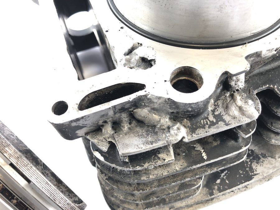 Yamaha TT 600 59x [1986] - Il cilindro con cilindro a pistone è saldato
