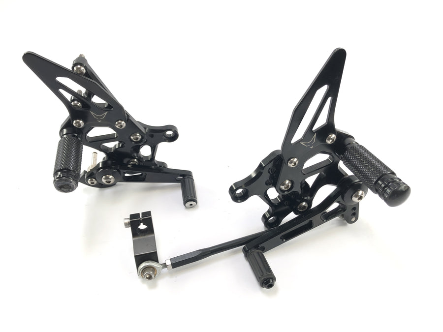Aprilia RSV4 1000 [2010] - Sistema footrest impostato con pedale di commutazione e pedale del freno