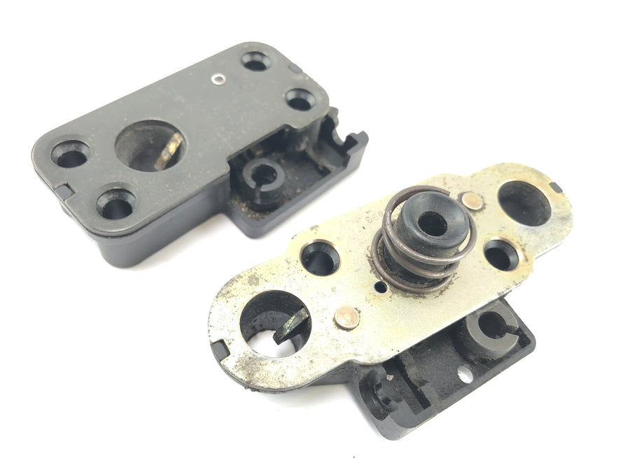 Kawasaki ZR7 ZR750F [1999] - Seat lock seating