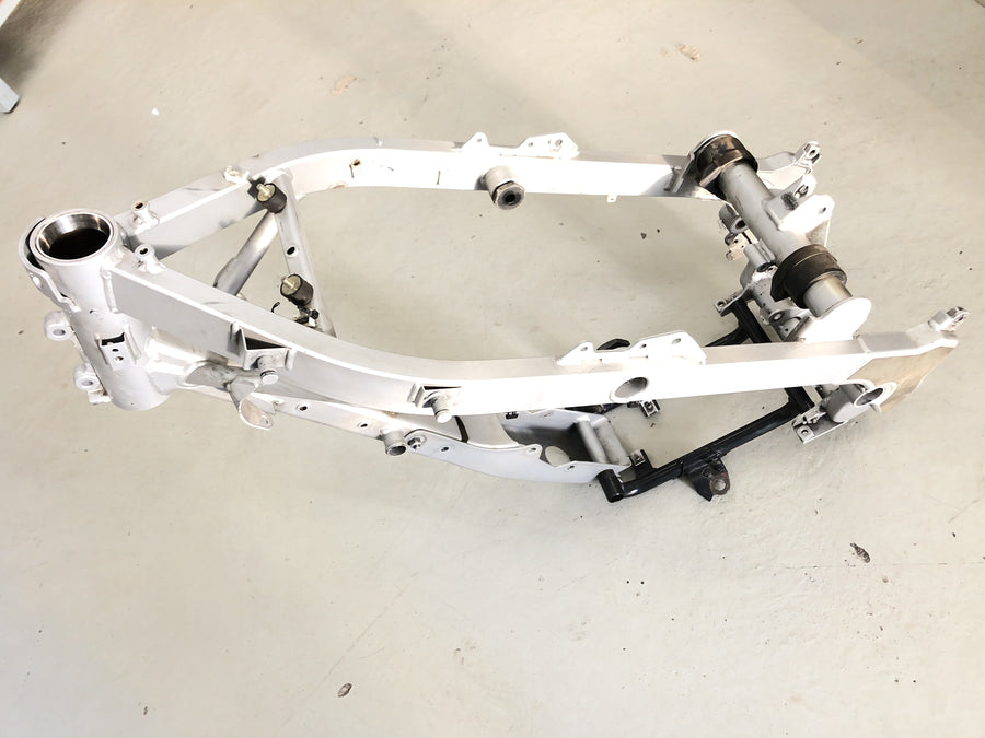 BMW F 650 GS R13 [2002] - Cadre avec papiers