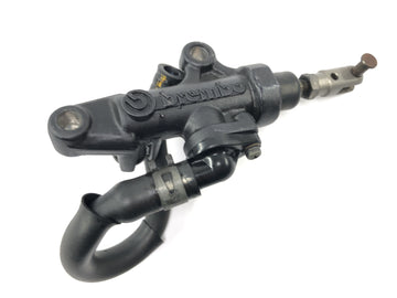 Yamaha YZF R1 RN09 [2003] - Brake pump behind