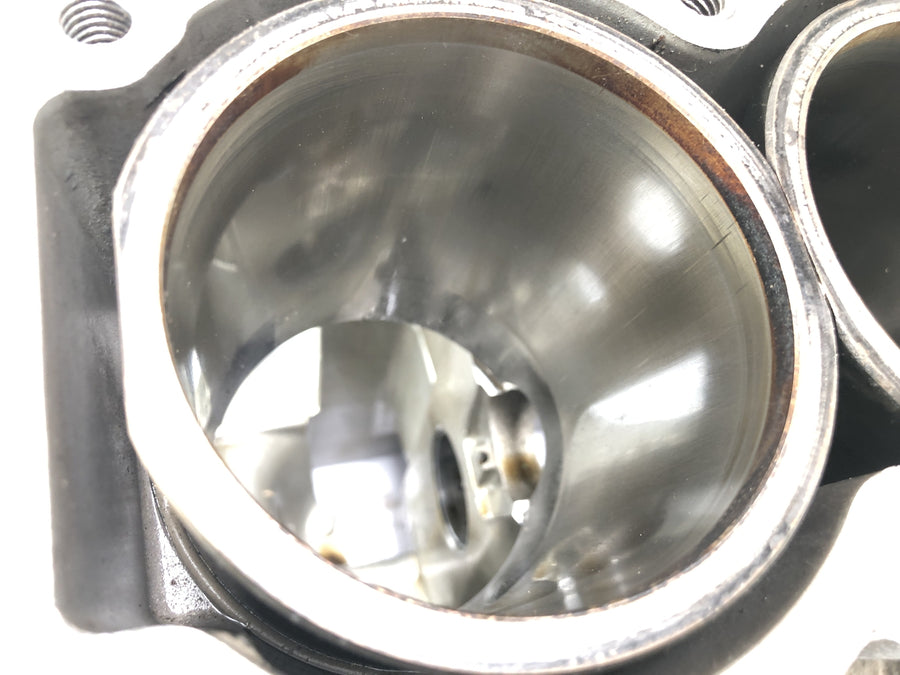 Triumph Sprint ST 1050 [2005] - Blocage de cylindre de boîtier vide avec piston