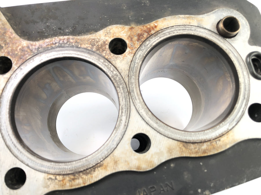Kawasaki ZR7 ZR750F [1999] - cylinder with piston piston block