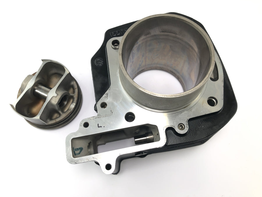 Moto Guzzi Stelvio 1200 8V [2016] - cylindre avec piston à gauche