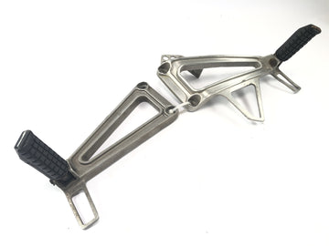 Honda NX 650 RD08 [1995] - support de repose-pieds de la installation de repose-pieds à droite gauche