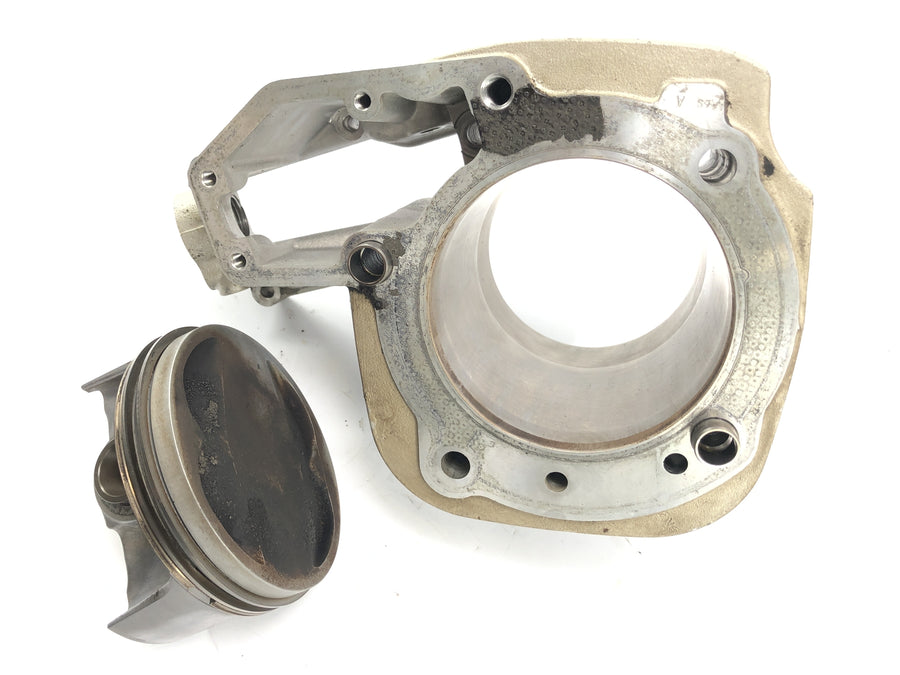 BMW R 1100 RT 259 [1997] - cylinder with pistons on the right