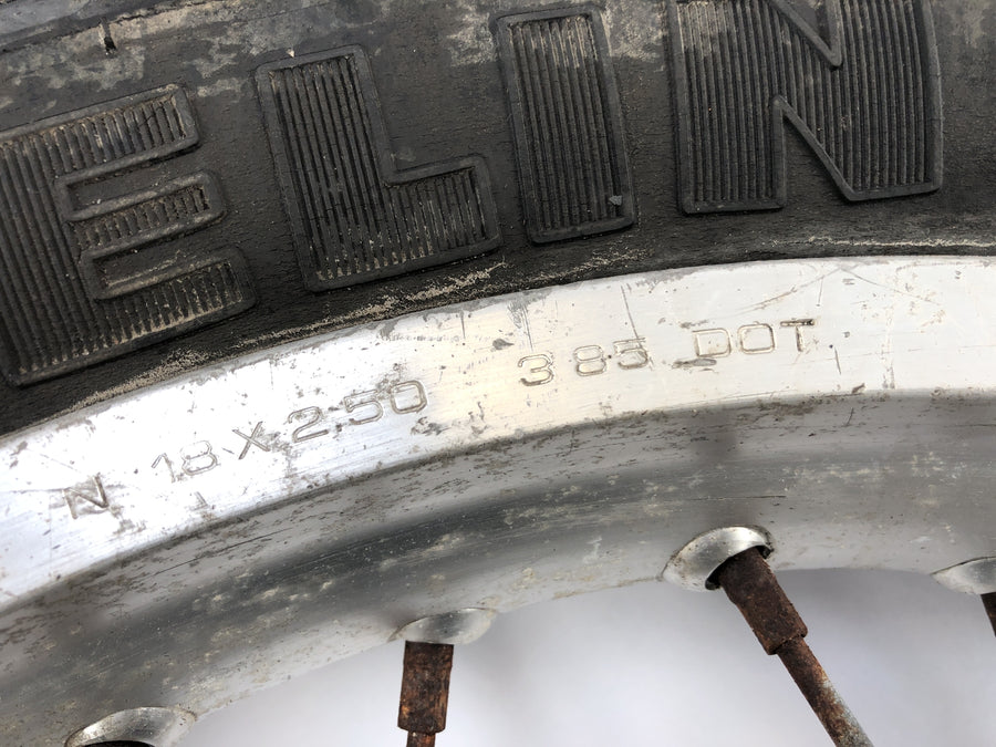 Yamaha TT 600 59X [1986] - Hinters rim Rad 2.50 x 18 "tires porous