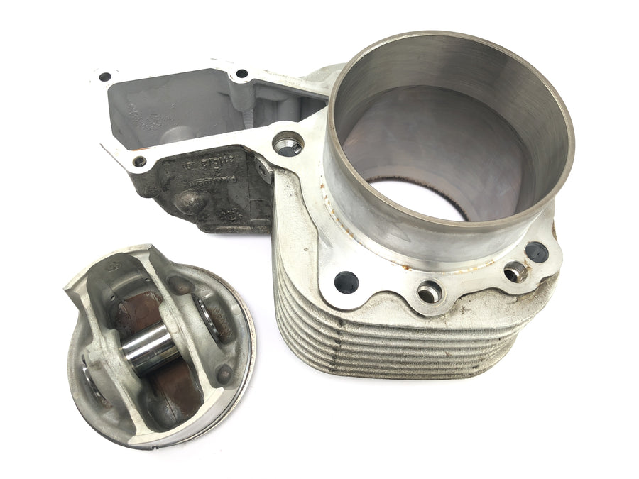 BMW R 1100 S R2S [2000] - cylinder with piston on the left