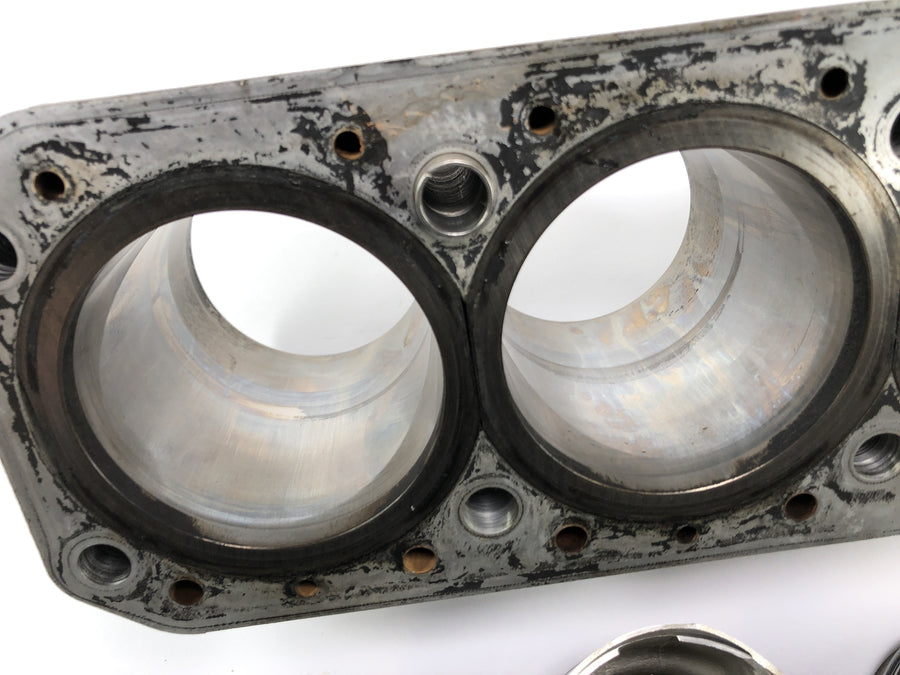 Kawasaki ZX -10 ZXT00B [1990] - cylinder cylinder block with piston