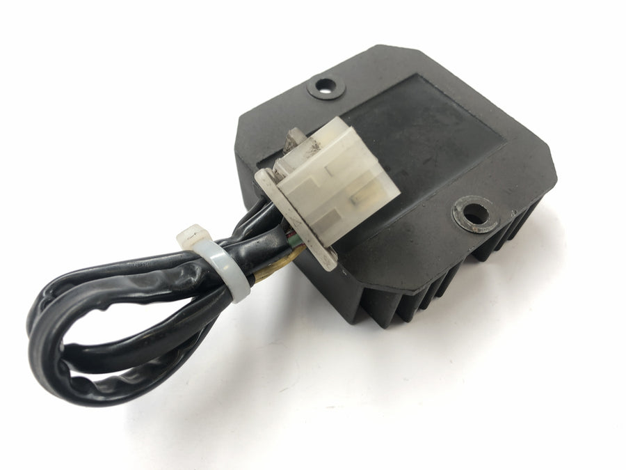 Honda XBR 500 PC15 [1989] - Contrôle des redresseurs Charger du régulateur de tension 12V