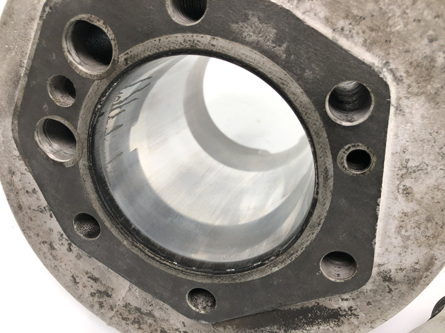 Moto Guzzi V7 Special [1971] - Cylindre avec piston sur le kit piston gauche chemise de cylindre bloc-cylindres