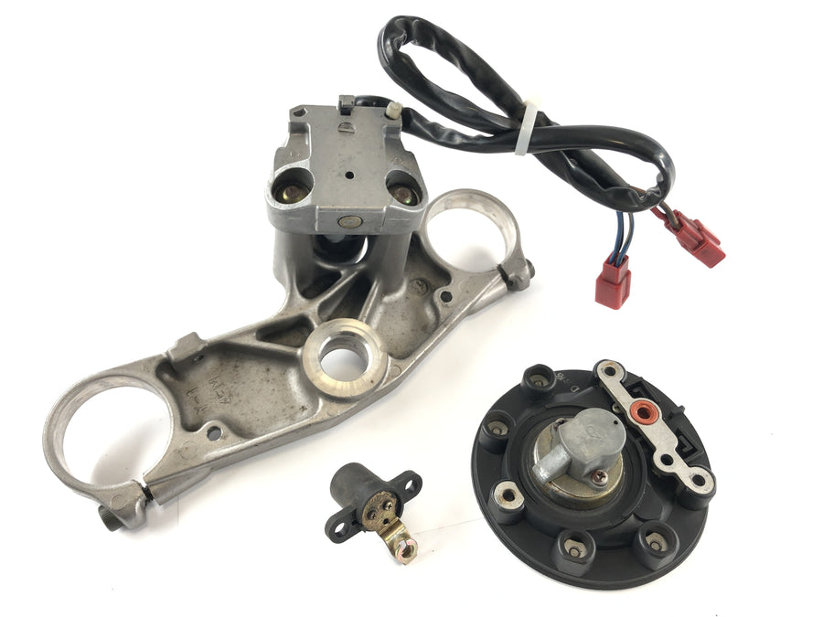 Yamaha YZF 750 R 4HN [1996] - Locksmith con ponte forcella sopra il coperchio del serbatoio del blocco di accensione e serbatoio