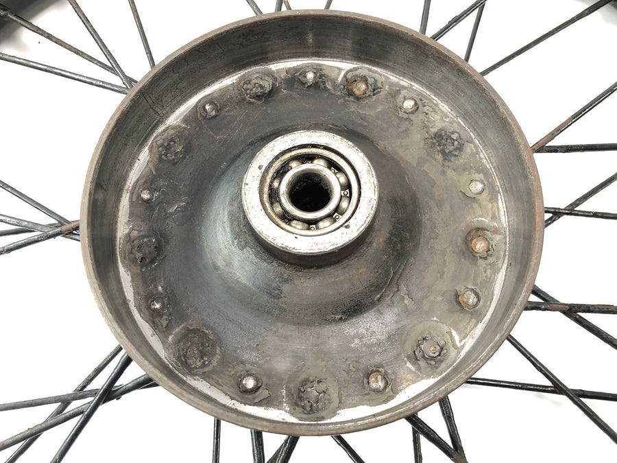 DKW NZ 250 [1938] - Ruota anteriore con raggi e mozzo.