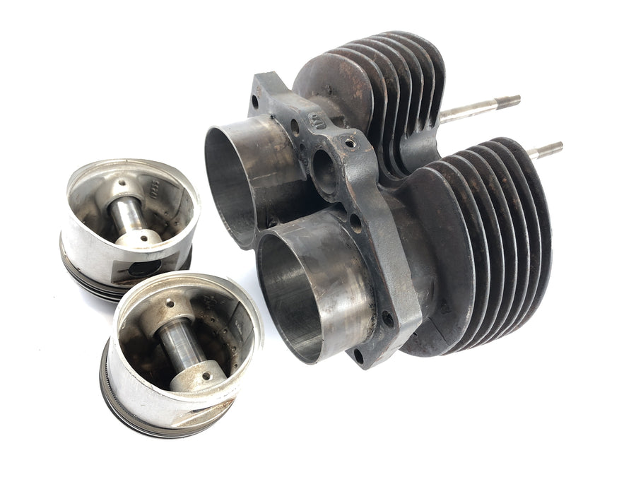 Triumph Bonneville T140V [1976] - cylinder with pistons