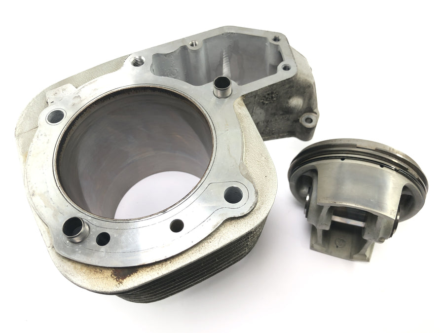 BMW R 1100 S R2S [2000] - cylinder with piston on the left