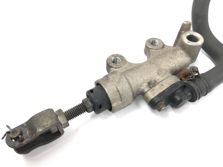 Suzuki GSX R 1100 GV73B [1990] - brake pump behind