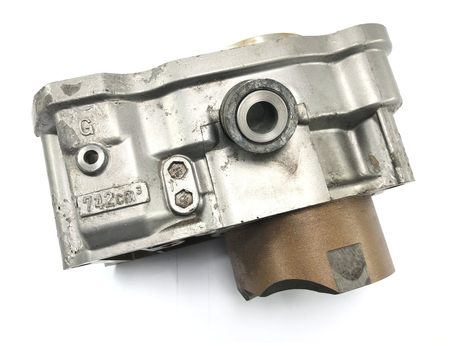 Honda XRV 750 Africa Twin RD04 [1990] - cylinder with piston at the front