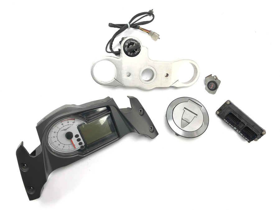 Moto Guzzi Stelvio 1200 4V [2009] - locksmith with speedometer control unit tank lock and fork bridge above
