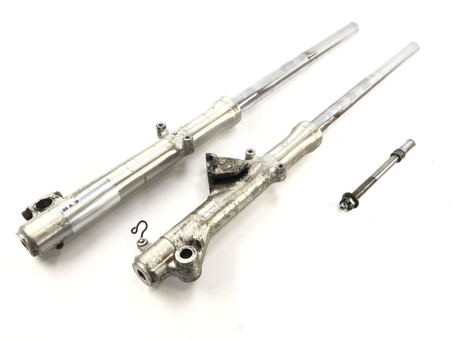 Yamaha XV 750 5G5 [1982] - fourche de suspension TELEGABEL FORK avec axe