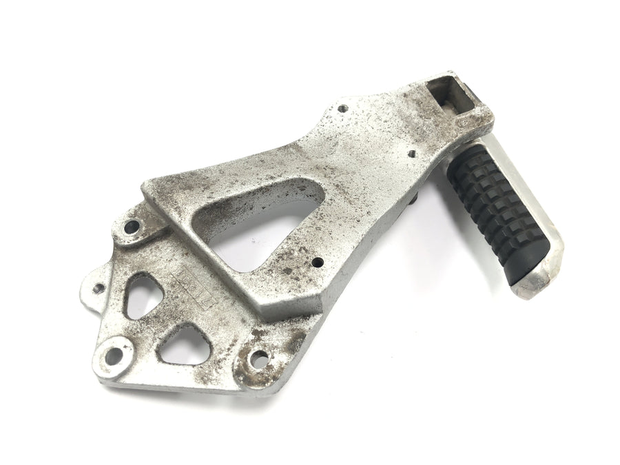 Suzuki GSX R 1100 GU74C [1987] - Pillion footrest with bracket on the left