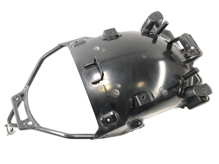 Suzuki VZ 1500 WVCU [2011] - rivestimento interno parafango posteriore