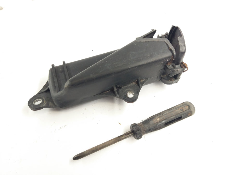 Honda XR 125 L JD19 [2005] - Boîte à outils avec tournevis