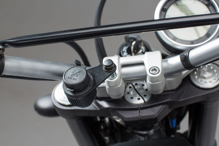 [SW-MOTECH] - Piastra di montaggio per accendisigari M8 – immagine 2