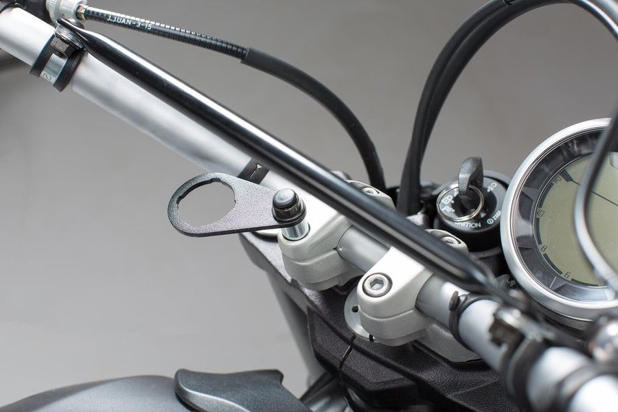 [SW-MOTECH] - Piastra di montaggio per accendisigari M8 – Figura 4